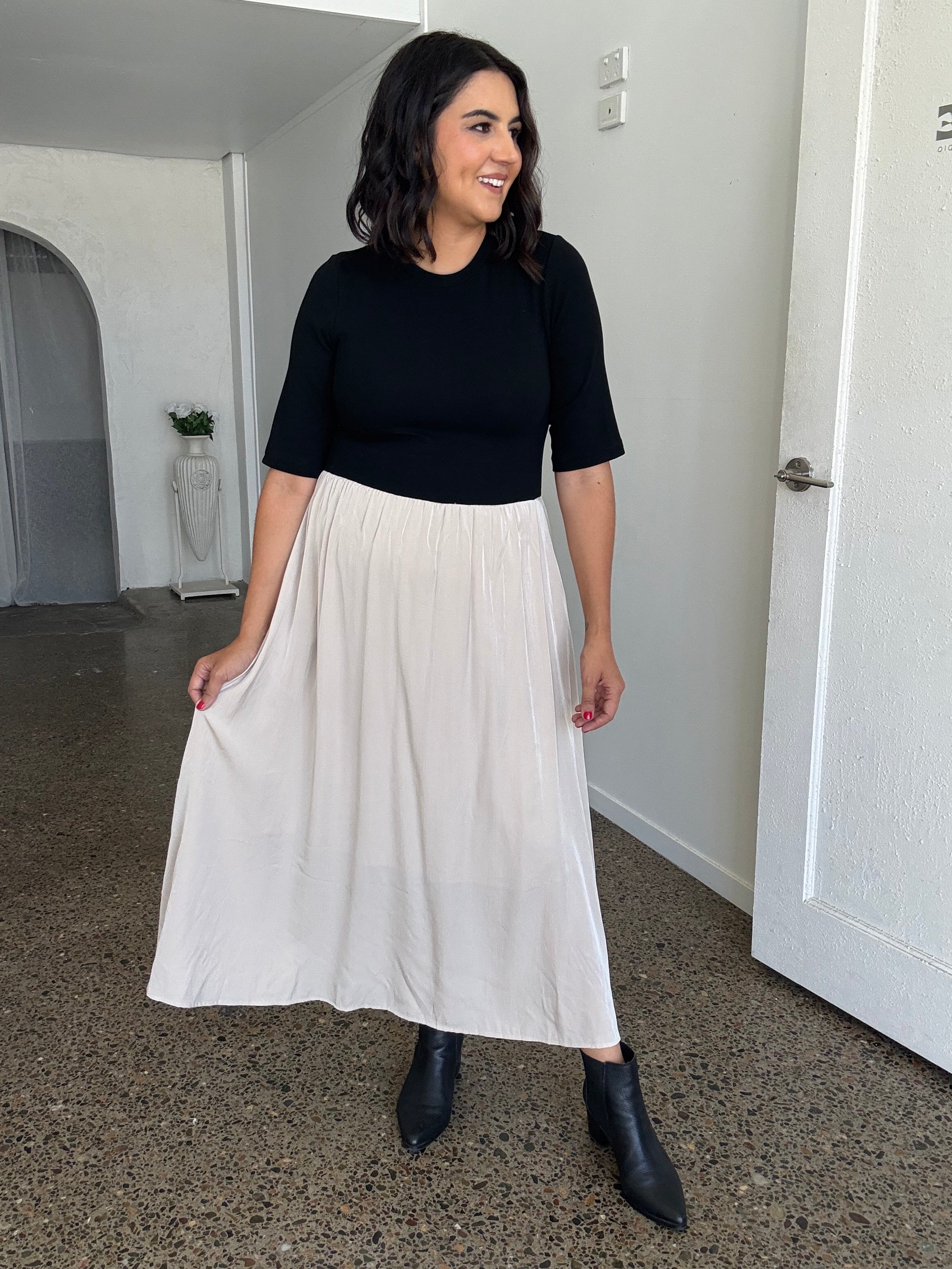 Maddie Midi Dress Black/Beige