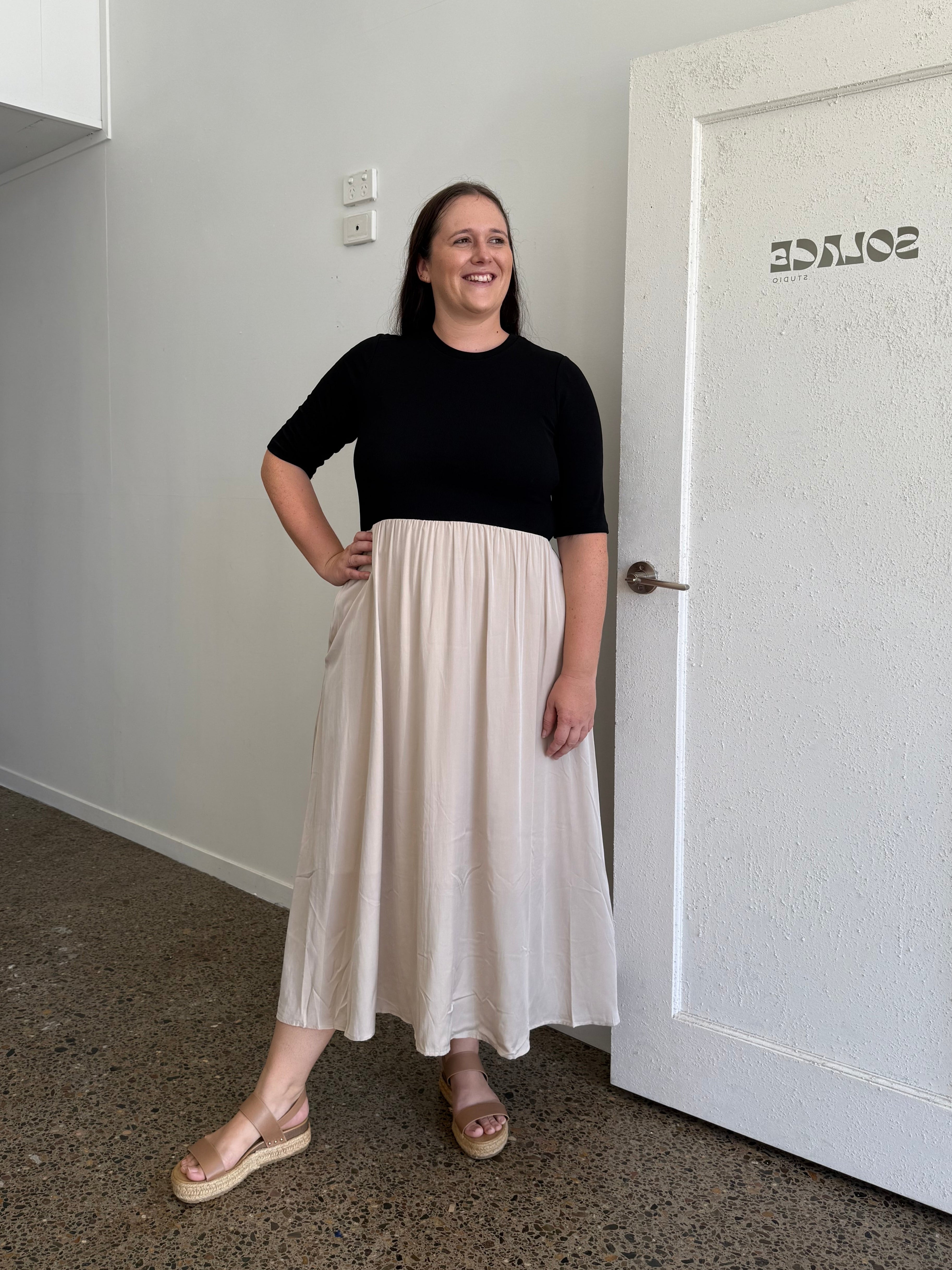 Maddie Midi Dress Black/Beige