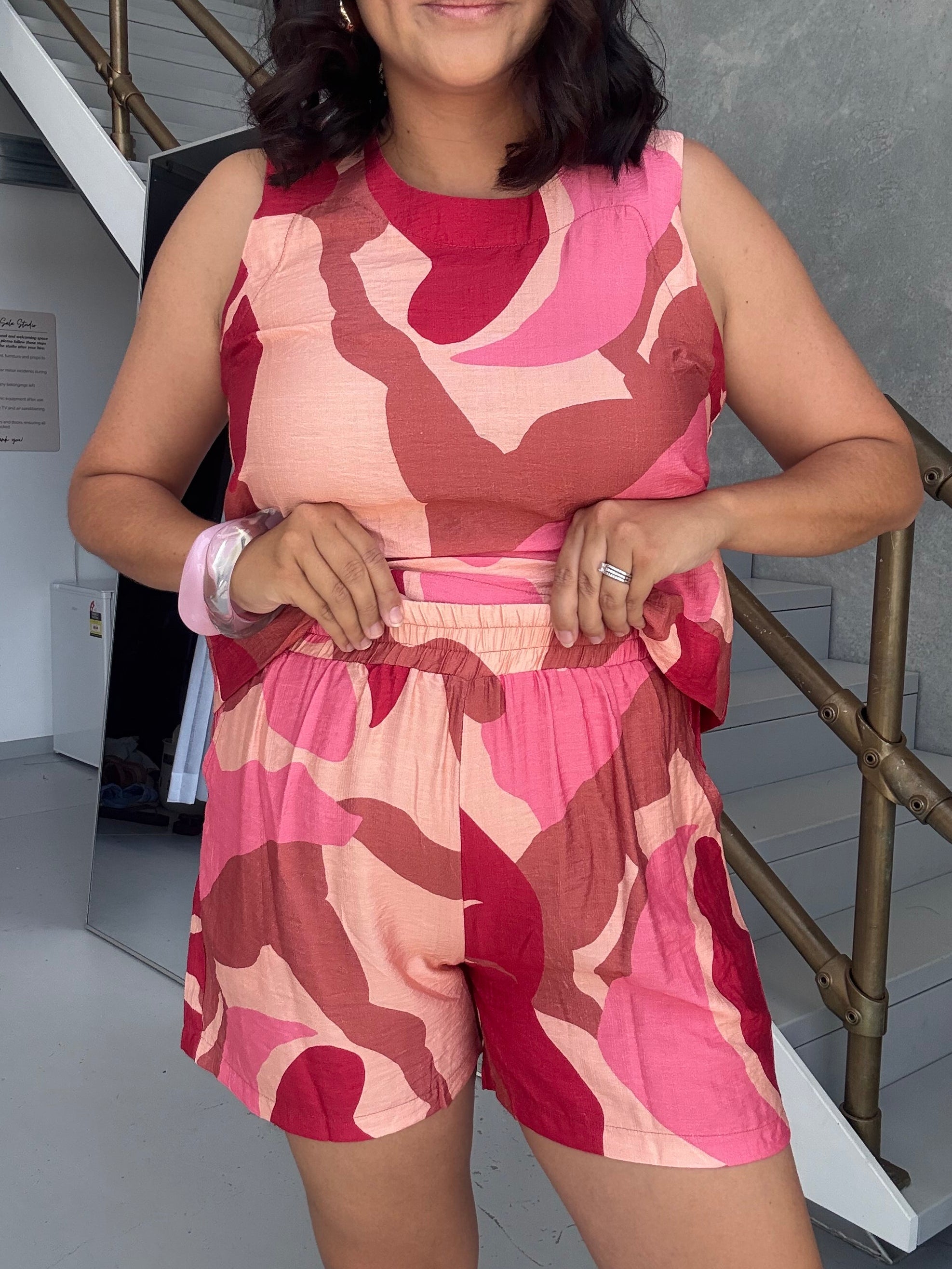 Mara Shorts Abstract Pink