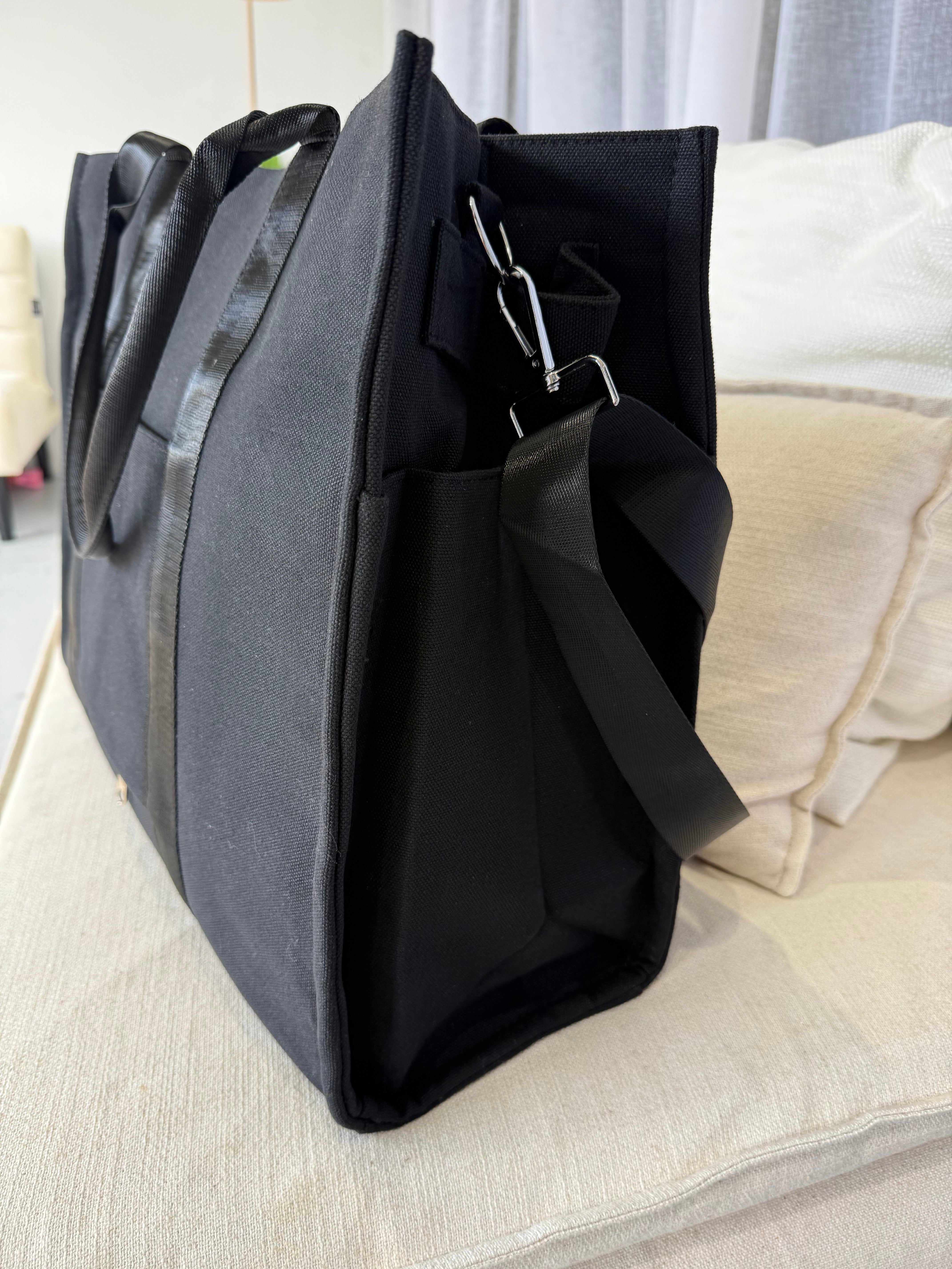 Plain Tote in black, thick canvas bag for the daily carry