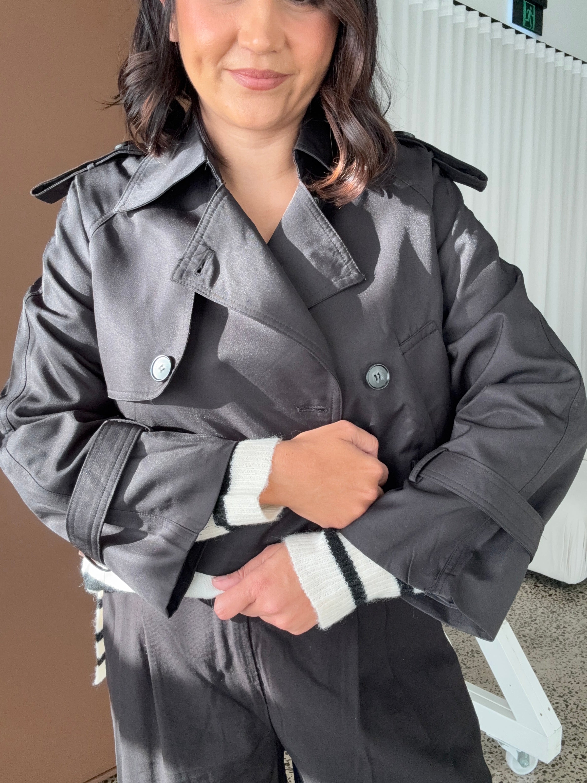 The Cropped Trench Black