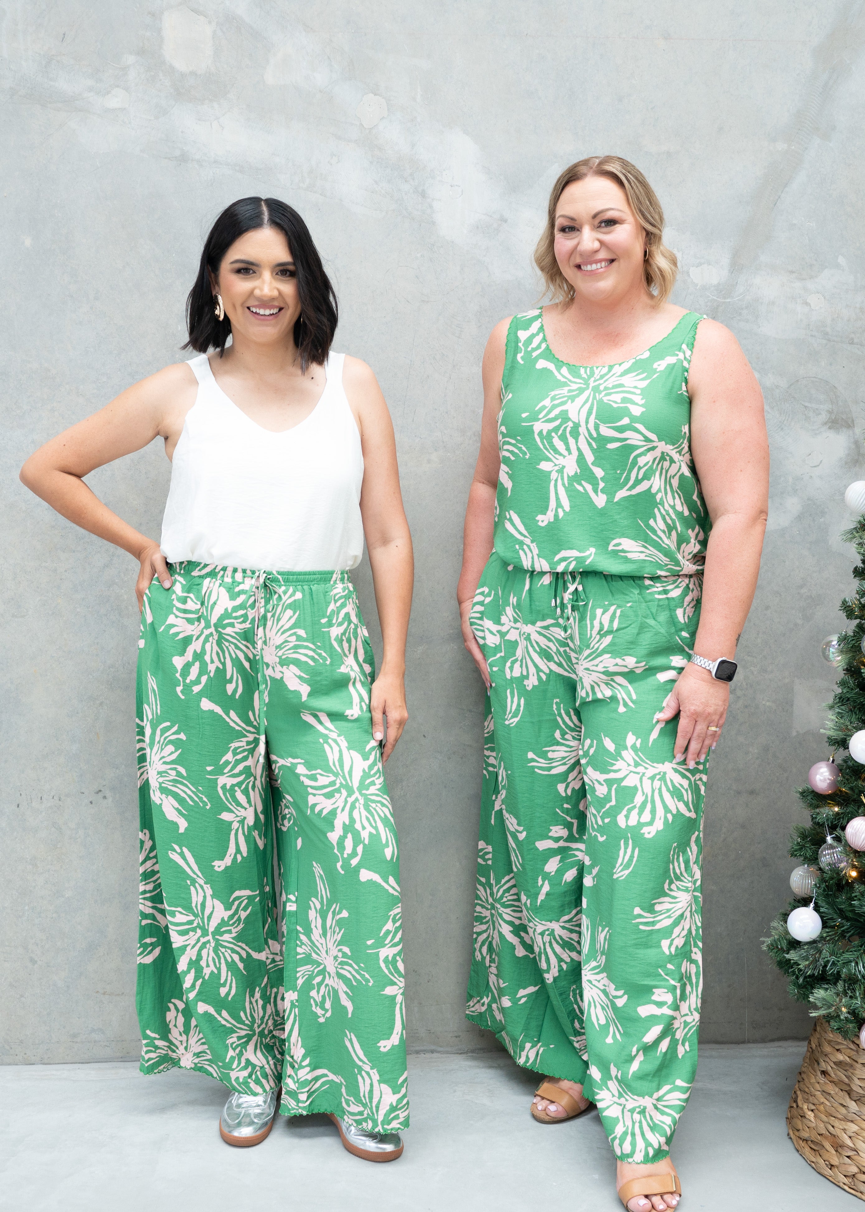 Scallop Floral Green Top