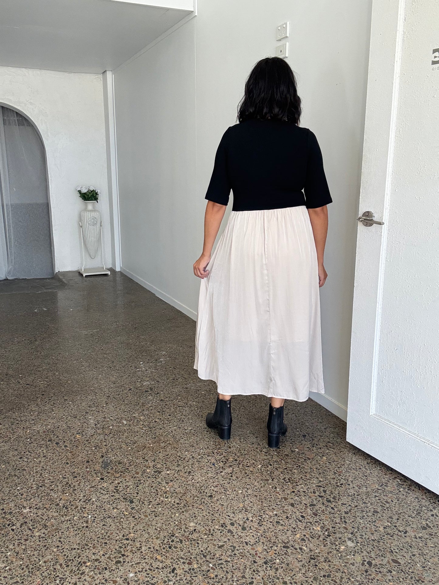 Maddie Midi Dress Black/Beige PREORDER