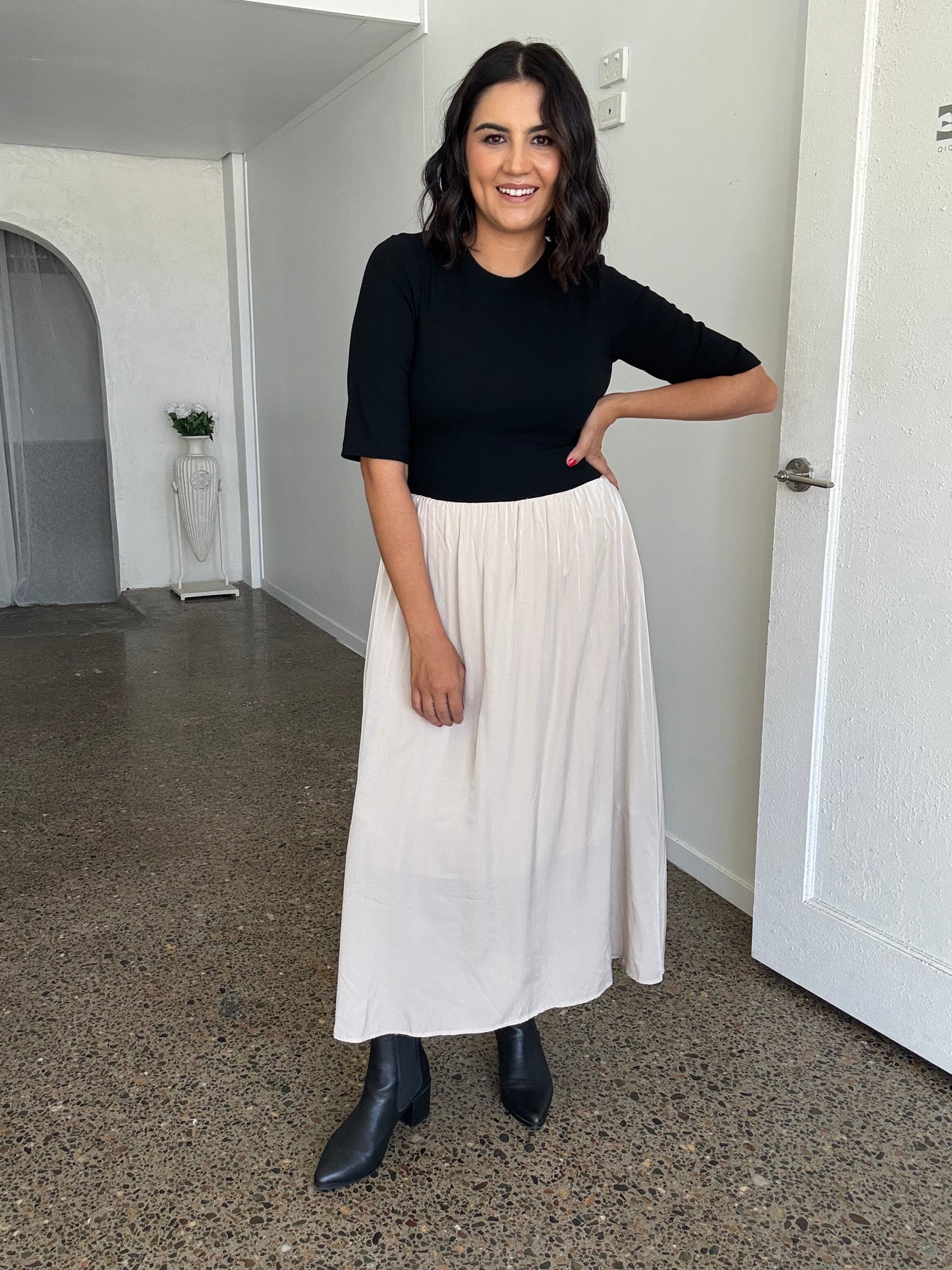 Maddie Midi Dress Black/Beige PREORDER